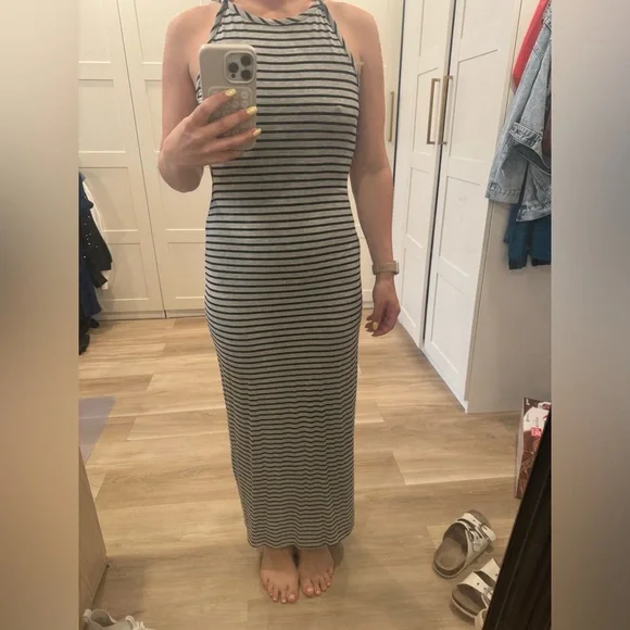 Backless Dress - Picture 2 of 2